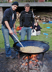 Teambuilding. Samarbejde om madlavning over bl.